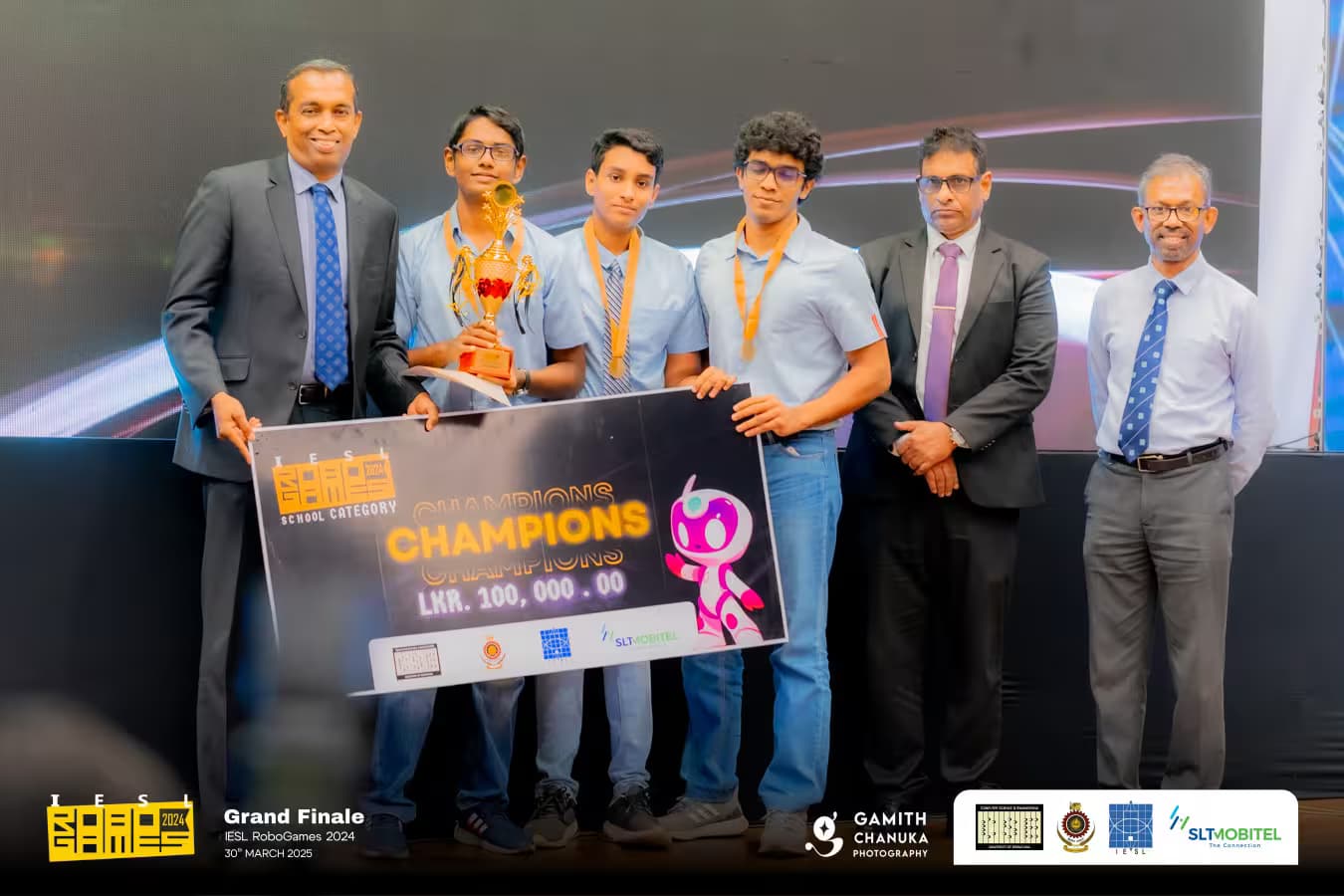 RoboGames School category — champions photograph 1